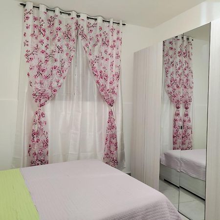 Lovely Appartment Near Como Casnate Con Bernate Buitenkant foto