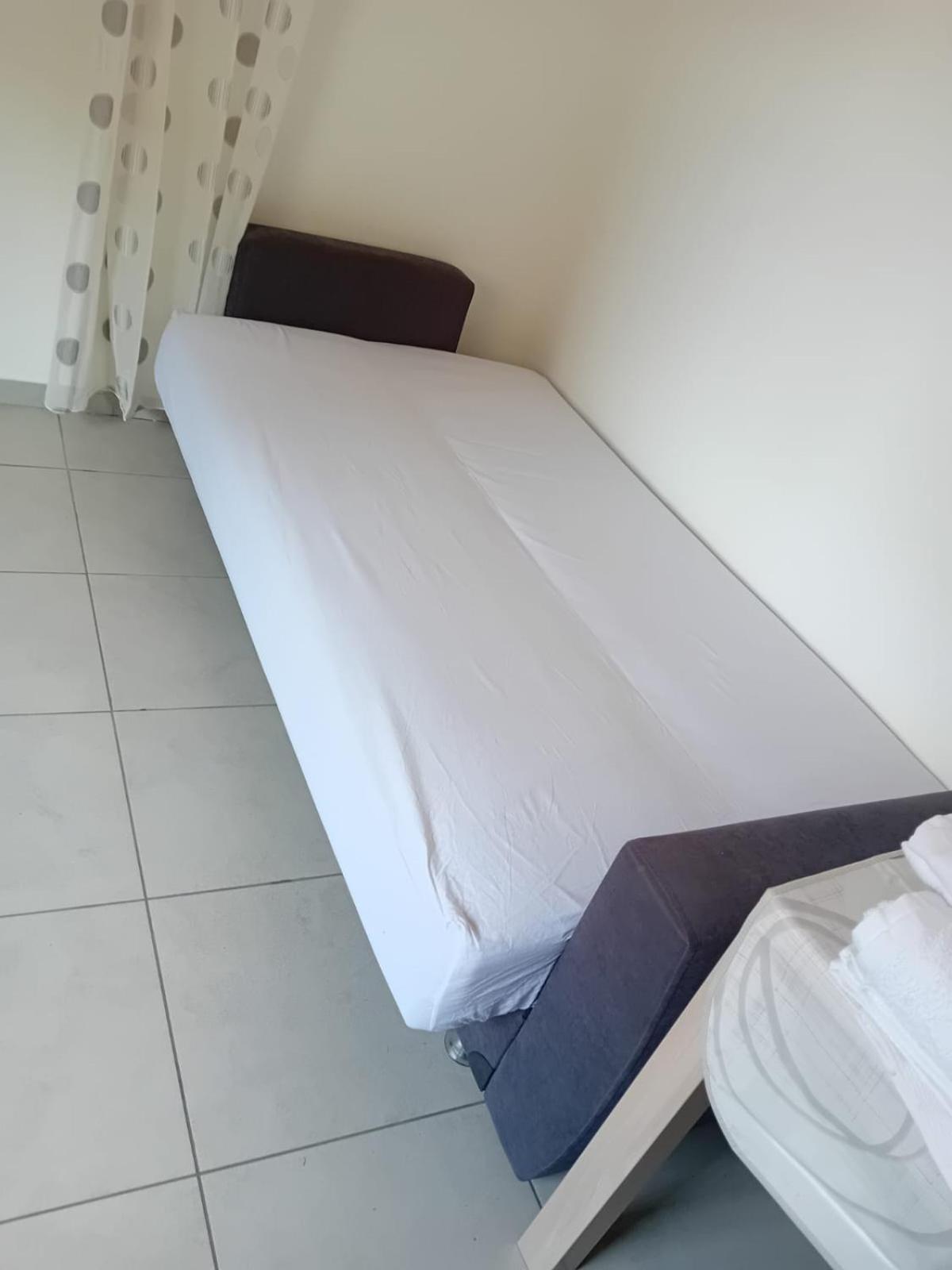 Lovely Appartment Near Como Casnate Con Bernate Buitenkant foto